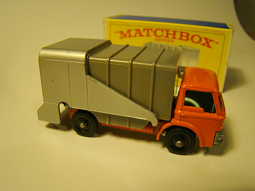 7 Ford Refuse Truck 1.JPG