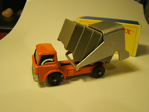 7 Ford Refuse Truck 4.JPG