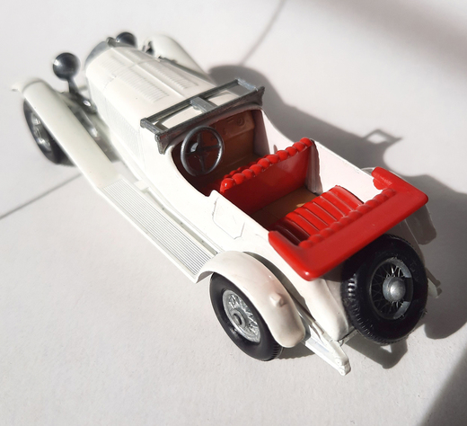Y-10_1928_Mercedes_36-220_4.jpg