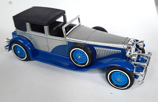 Y-4 1930 Douesenberg Model T_4.jpg
